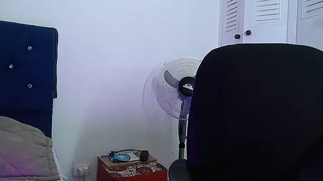 Snapshot of Chanel_87xxx chatting on 02-20-25, 09:33 Chanel 87xxx online show from 02-20-25, 09:33