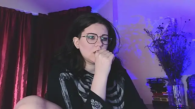 Laura Karamazov online show from 12-21-24, 08:39