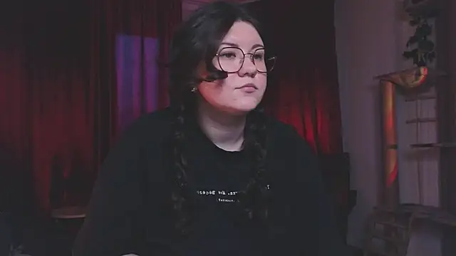 Laura Karamazov online show from 03-08-25, 03:35