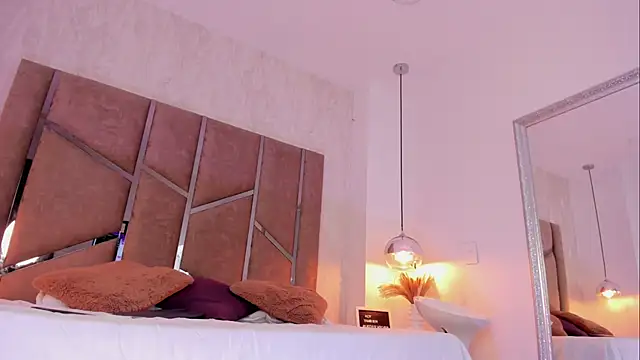 Martinaa Jones  online show from 02-08-25, 05:50