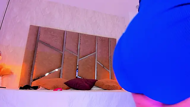 Martinaa Jones  online show from 03-04-25, 07:11