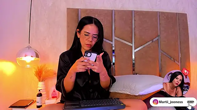 Martinaa Jones  online show from 03-08-25, 01:06