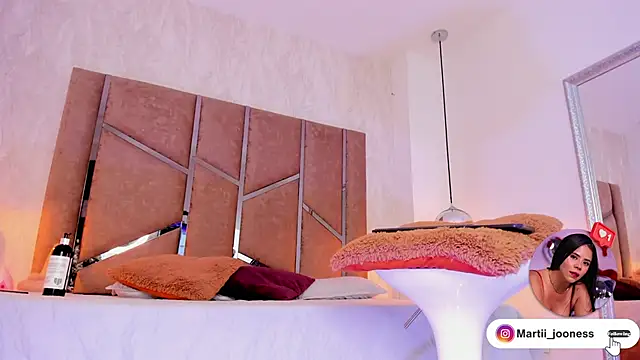 Martinaa Jones  online show from 03-10-25, 07:29