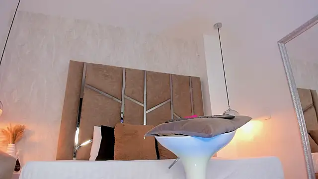 Martinaa Jones  online show from 02-26-26, 12:37