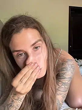 EmiliaCatalina online show from 01-20-25, 07:14