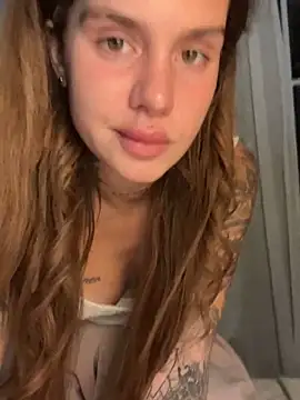 EmiliaCatalina online show from 01-31-25, 02:15