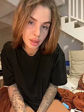 EmiliaCatalina online show from 02-07-25, 03:34