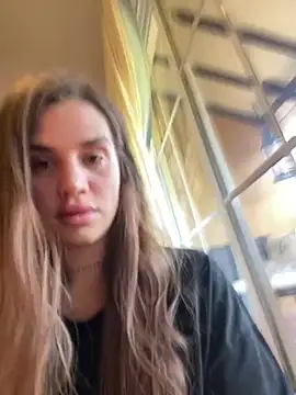 EmiliaCatalina online show from 03-07-25, 09:27