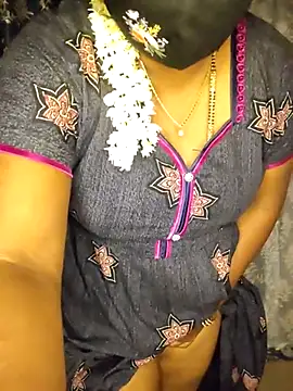 Snapshot of vani-09 chatting on 03-08-25, 08:03 vani-09 online show from 03-08-25, 08:03