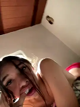 NICOLSKINNY1 online show from 10-22-25, 03:45