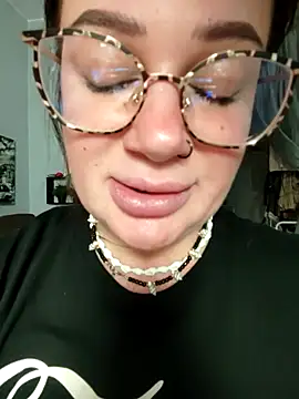 EllieOz online show from 10-01-25, 05:19