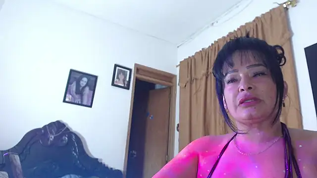 Snapshot of seleneh chatting on 12-31-24, 01:57 seleneh online show from 12-31-24, 01:57