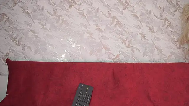 Snapshot of roselinedior chatting on 11-22-25, 04:06 roselinedior online show from 11-22-25, 04:06