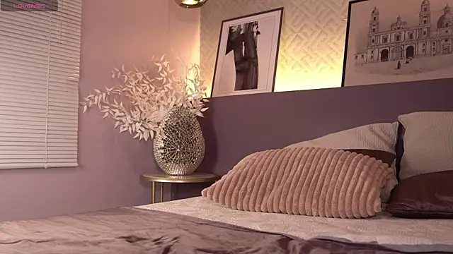 Snapshot of ElleDiane chatting on 01-08-25, 03:08 ElleDiane online show from 01-08-25, 03:08
