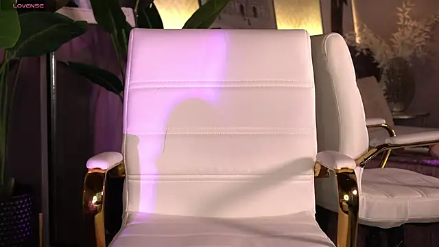 Snapshot of ElleDiane chatting on 03-07-25, 04:13 ElleDiane online show from 03-07-25, 04:13