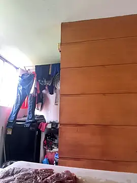 Snapshot of emmyjhonson07 chatting on 10-21-25, 03:24 emmyjhonson07 online show from 10-21-25, 03:24