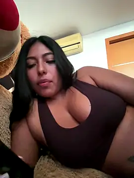 Snapshot of emmyjhonson07 chatting on 11-24-25, 02:17 emmyjhonson07 online show from 11-24-25, 02:17