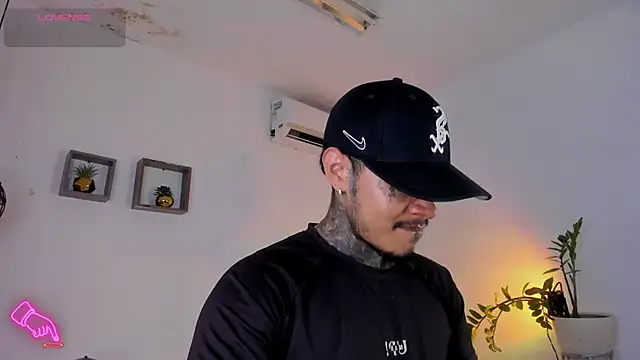 JordanSmiith  online show from 02-21-25, 08:27