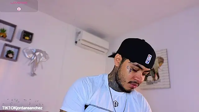 JordanSmiith  online show from 01-11-26, 04:23