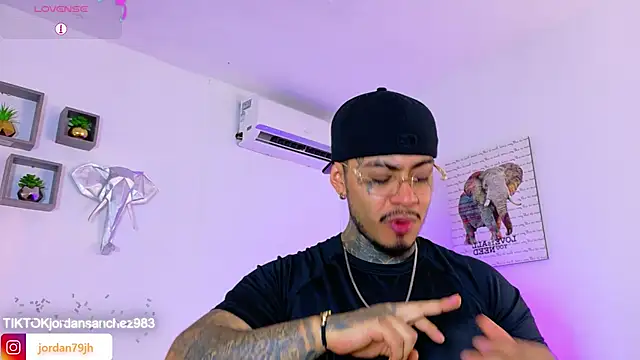 JordanSmiith  online show from 04-17-26, 08:01