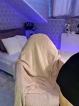 GjuliaX online show from 02-25-25, 05:41