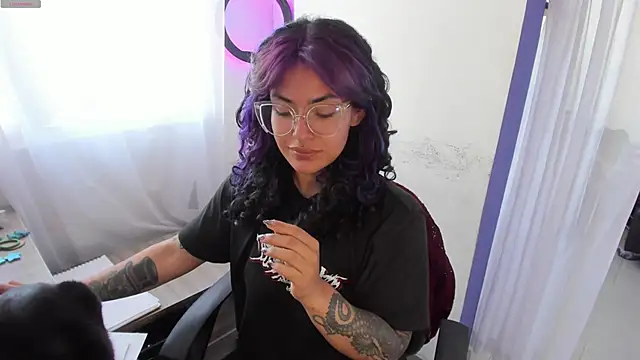 witchviolet online show from 01-22-25, 08:38