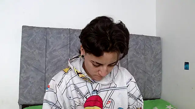 linda 33 online show from 11-06-25, 03:24