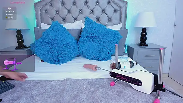 Snapshot of AdelaBrown chatting on 12-20-24, 04:09 AdelaBrown online show from 12-20-24, 04:09