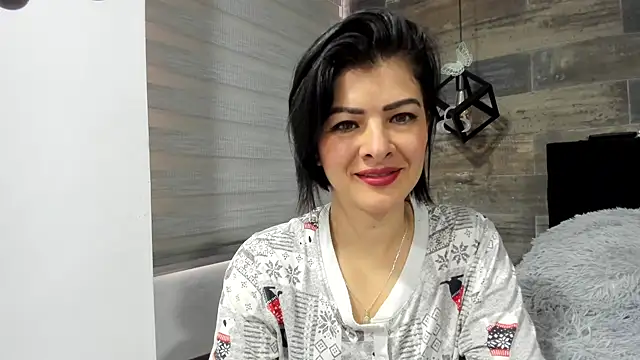 Snapshot of queen_fetish chatting on 12-20-24, 02:49 queen fetish online show from 12-20-24, 02:49