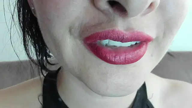 Snapshot of queen_fetish chatting on 02-05-25, 10:44 queen fetish online show from 02-05-25, 10:44