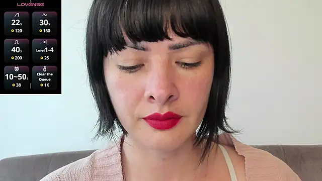 Snapshot of queen_fetish chatting on 02-13-25, 09:38 queen fetish online show from 02-13-25, 09:38