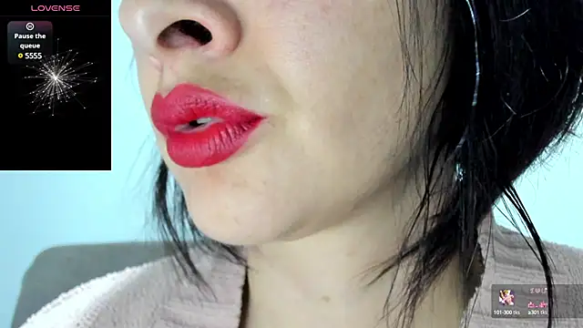 Snapshot of queen_fetish chatting on 02-14-25, 10:17 queen fetish online show from 02-14-25, 10:17