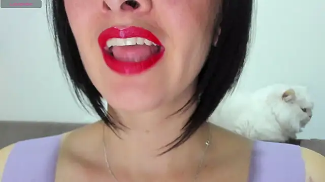 Snapshot of queen_fetish chatting on 02-25-25, 10:18 queen fetish online show from 02-25-25, 10:18