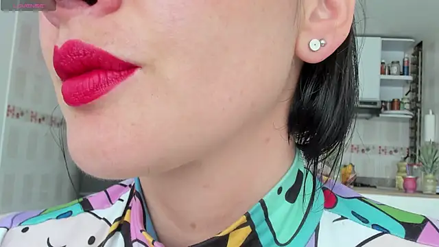 Snapshot of queen_fetish chatting on 02-28-25, 01:58 queen fetish online show from 02-28-25, 01:58