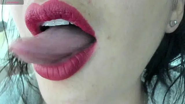 Snapshot of queen_fetish chatting on 03-04-25, 08:27 queen fetish online show from 03-04-25, 08:27