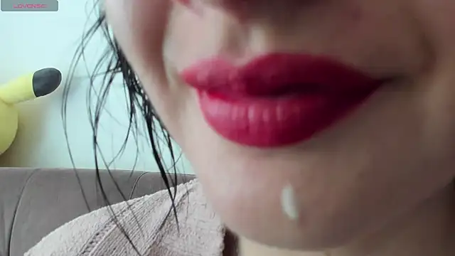 Snapshot of queen_fetish chatting on 03-05-25, 03:29 queen fetish online show from 03-05-25, 03:29