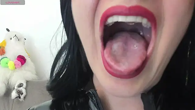 Snapshot of queen_fetish chatting on 03-10-25, 11:38 queen fetish online show from 03-10-25, 11:38