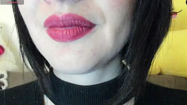 Snapshot of queen_fetish chatting on 03-12-25, 12:10 queen fetish online show from 03-12-25, 12:10