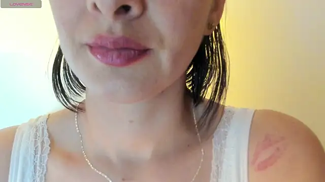 Snapshot of queen_fetish chatting on 09-10-25, 03:45 queen fetish online show from 09-10-25, 03:45