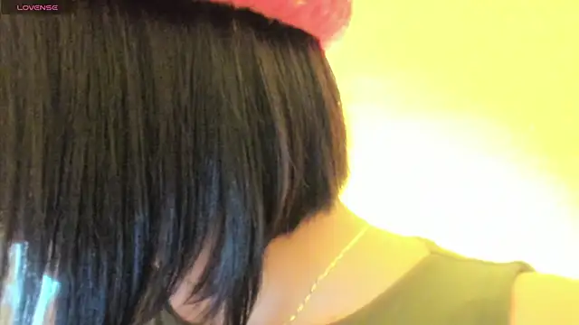 Snapshot of queen_fetish chatting on 09-25-25, 06:44 queen fetish online show from 09-25-25, 06:44