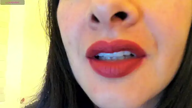 Snapshot of queen_fetish chatting on 09-29-25, 10:20 queen fetish online show from 09-29-25, 10:20