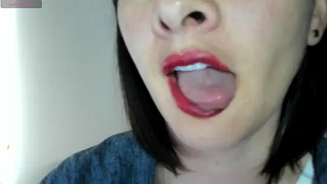 Snapshot of queen_fetish chatting on 10-15-25, 02:28 queen fetish online show from 10-15-25, 02:28