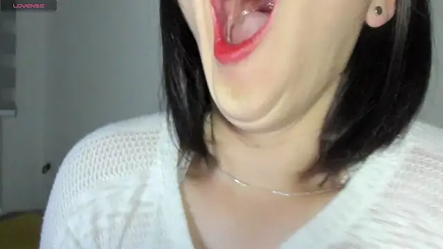 Snapshot of queen_fetish chatting on 10-17-25, 10:29 queen fetish online show from 10-17-25, 10:29