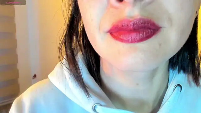 Snapshot of queen_fetish chatting on 10-30-25, 10:38 queen fetish online show from 10-30-25, 10:38