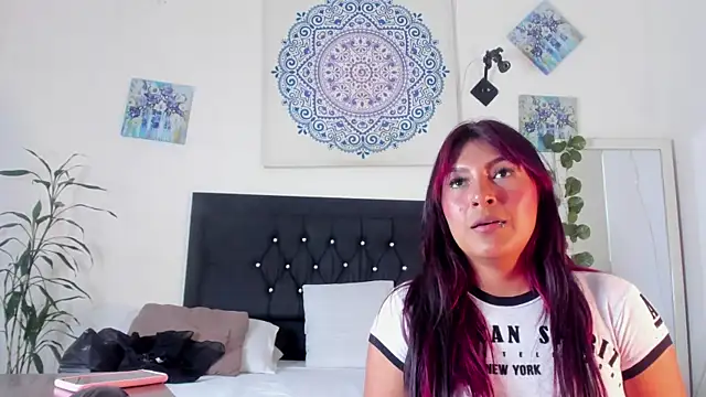 Snapshot of evelynjohnsoon chatting on 01-08-25, 06:41 evelynjohnsoon online show from 01-08-25, 06:41