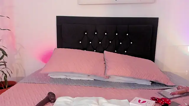 Snapshot of evelynjohnsoon chatting on 02-01-25, 02:56 evelynjohnsoon online show from 02-01-25, 02:56