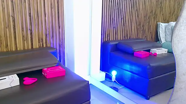 Snapshot of evelynjohnsoon chatting on 09-13-25, 01:44 evelynjohnsoon online show from 09-13-25, 01:44