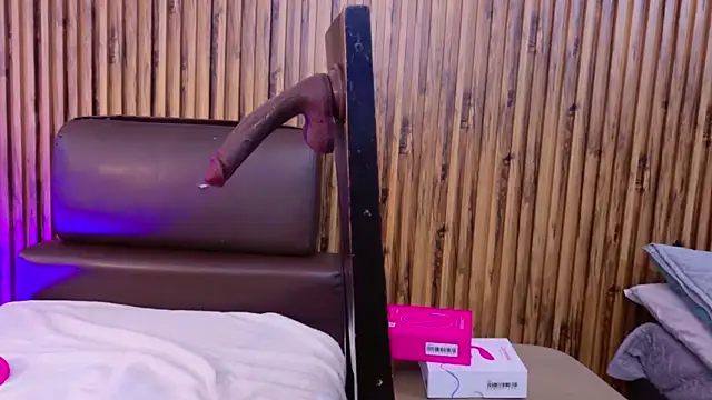 Snapshot of evelynjohnsoon chatting on 10-14-25, 12:06 evelynjohnsoon online show from 10-14-25, 12:06