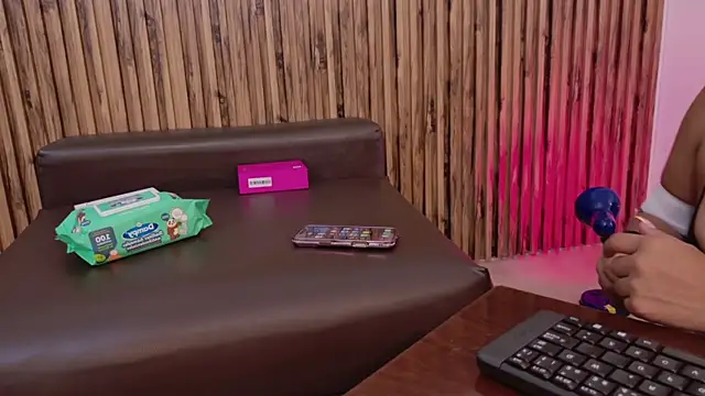 Snapshot of evelynjohnsoon chatting on 11-08-25, 12:38 evelynjohnsoon online show from 11-08-25, 12:38