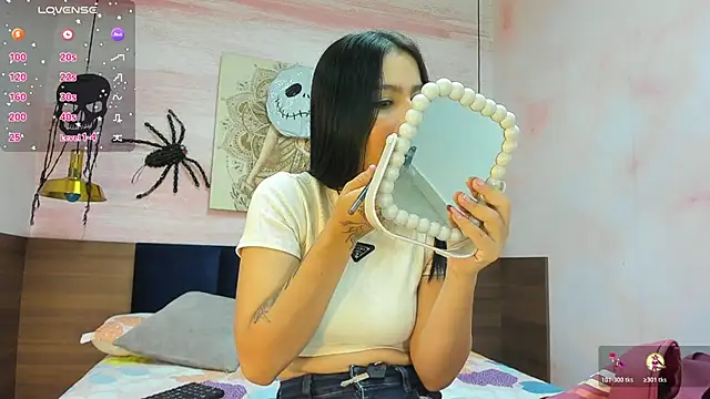 AnneDixie online show from 10-30-25, 03:08